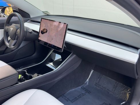 Used 2019 Tesla Model 3 Standard Range Plus image 15