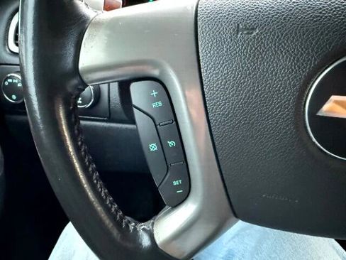 Used 2011 Chevrolet Avalanche LTZ image 27