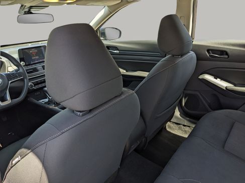 Used 2025 Nissan Altima 2.5 SV FWD image 17