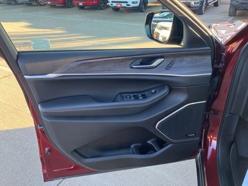 Certified 2022 Jeep Grand Cherokee Limited image 9