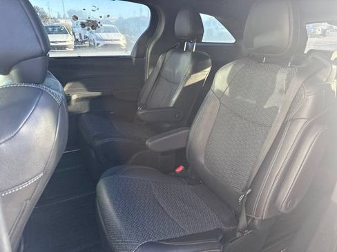Used 2023 Toyota Sienna XSE AWD/4WD image 14