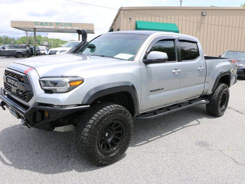 Used 2021 Toyota Tacoma TRD Off-Road w/ Technology Package AWD/4WD image 1