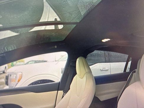 Used 2022 Tesla Model X image 10