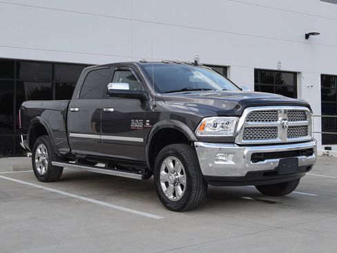 Used 2018 RAM 2500 Laramie w/ Convenience Group AWD/4WD image 2