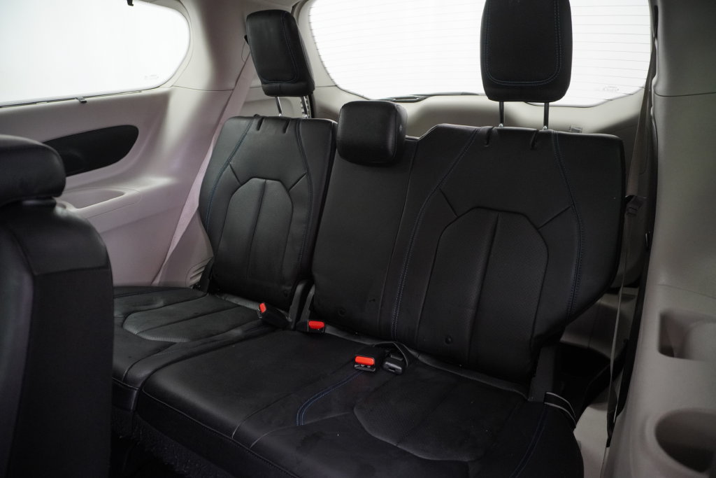 Certified 2021 Chrysler Pacifica Touring-L FWD image 12