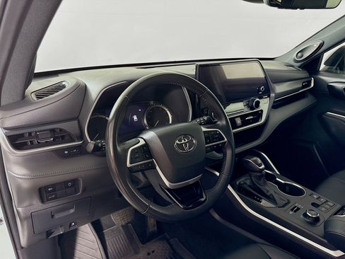 Certified 2024 Toyota Highlander XSE AWD/4WD image 9