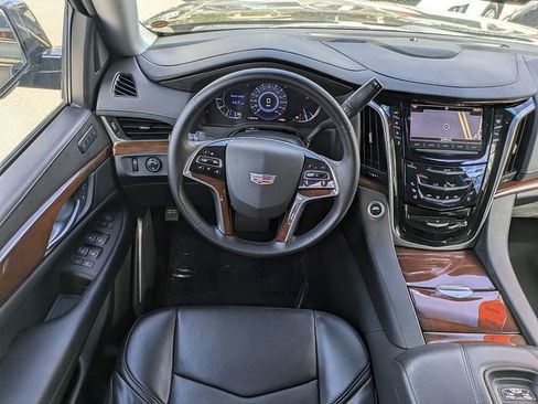 Used 2019 Cadillac Escalade 2WD image 18