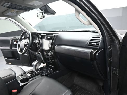 Used 2022 Toyota 4Runner TRD Off-Road Premium AWD/4WD image 6