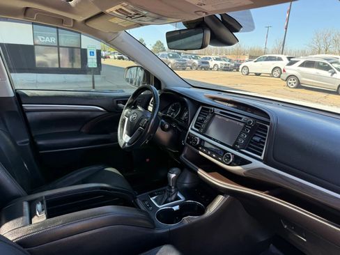 Used 2019 Toyota Highlander Limited Platinum image 26
