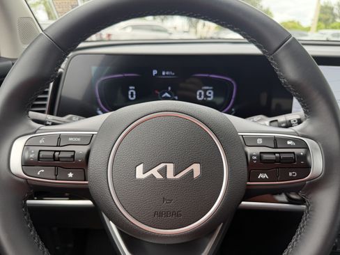Used 2025 Kia Sportage EX FWD image 29