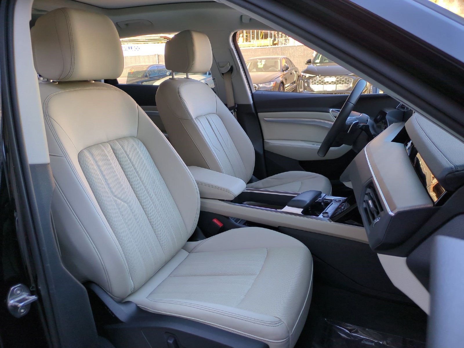 Used 2024 Audi Q8 e-tron Premium Plus w/ Premium Plus Package AWD/4WD image 27