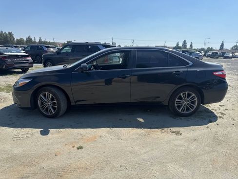Used 2015 Toyota Camry SE w/ Moonroof Package image 7