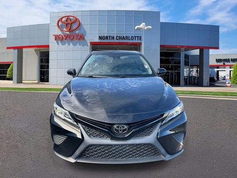 Used 2019 Toyota Camry SE image 3