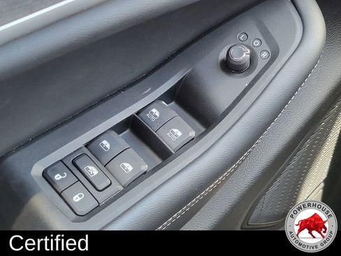 Used 2023 Jeep Grand Cherokee Limited w/ Luxury Tech Group II RWD image 28