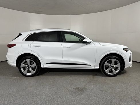 Used 2025 Audi Q5 Premium Plus w/ Premium Plus image 38