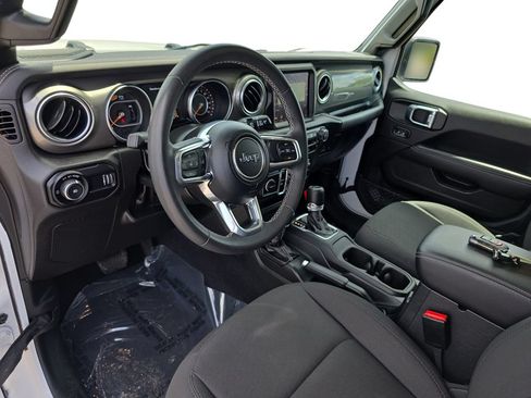 Used 2023 Jeep Wrangler Unlimited Sahara AWD/4WD image 16