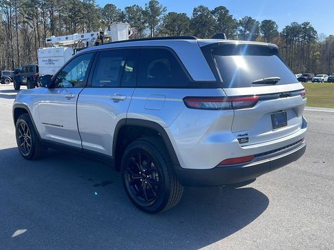 New 2026 Jeep Grand Cherokee Altitude AWD/4WD image 5