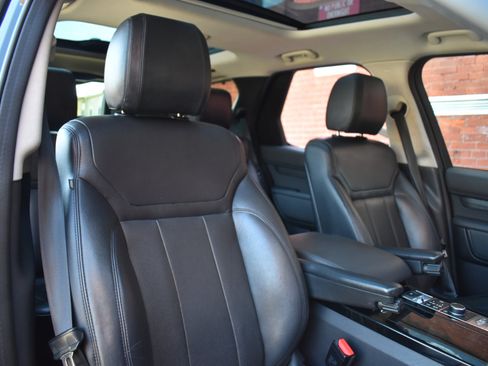 Used 2017 Land Rover Discovery HSE image 24