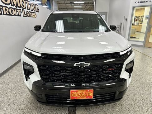 Used 2024 Chevrolet Traverse RS image 3