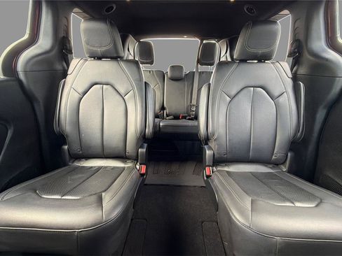 Used 2019 Chrysler Pacifica Touring-L w/ S Appearance Package FWD image 14