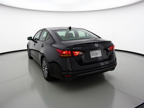 Used 2025 Nissan Altima 2.5 SV FWD image 6
