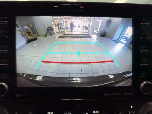 Used 2022 Toyota Highlander XLE image 21