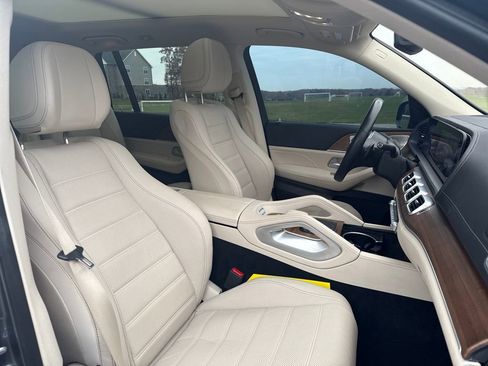 Used 2023 Mercedes-Benz GLS 580 4MATIC image 17