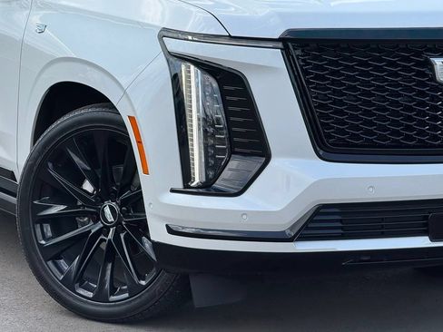 Used 2025 Cadillac Escalade Sport Platinum w/ LPO, ONYX Package AWD/4WD image 12