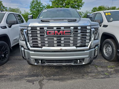 New 2026 GMC Sierra 2500 Denali w/ Technology Package AWD/4WD image 2