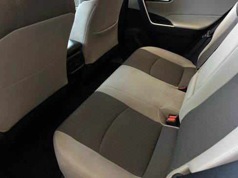Used 2021 Toyota RAV4 XLE w/ Convenience Package FWD image 12