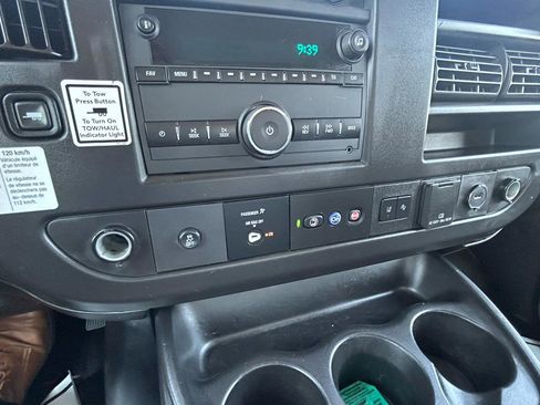 Used 2021 GMC Savana 3500 Extended w/ Power Convenience Package RWD image 14