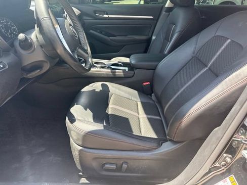 Used 2024 Nissan Altima 2.5 SR FWD image 2