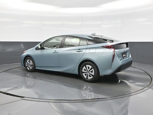 Used 2018 Toyota Prius Three image 7