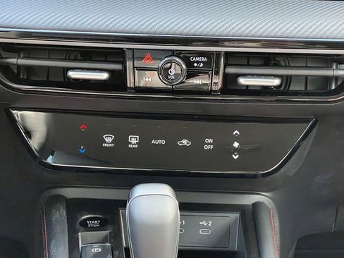 New 2025 Nissan Kicks SR image 24