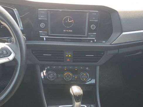 Used 2022 Volkswagen Jetta SE FWD image 12