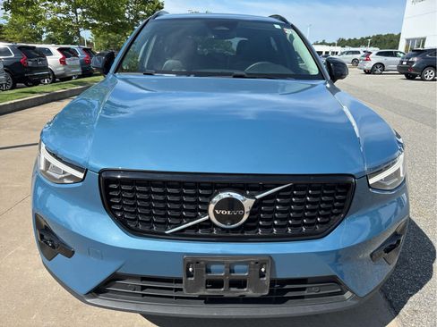 Used 2024 Volvo XC40 B5 Plus w/ Climate Package AWD/4WD image 3