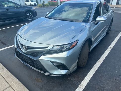 Used 2022 Toyota Camry SE FWD image 2
