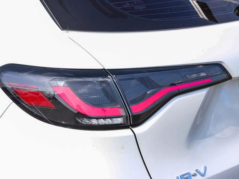 Used 2024 Honda HR-V LX image 9