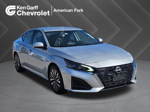 Used 2023 Nissan Altima 2.5 SV FWD image 1