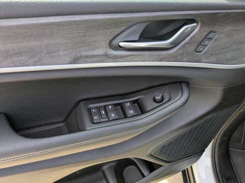 New 2025 Jeep Grand Cherokee L Limited image 9