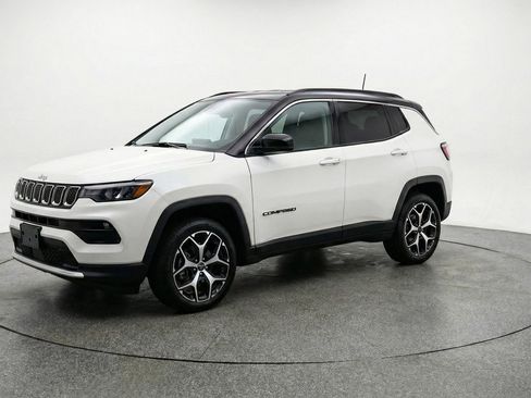 Used 2025 Jeep Compass Limited AWD/4WD image 3