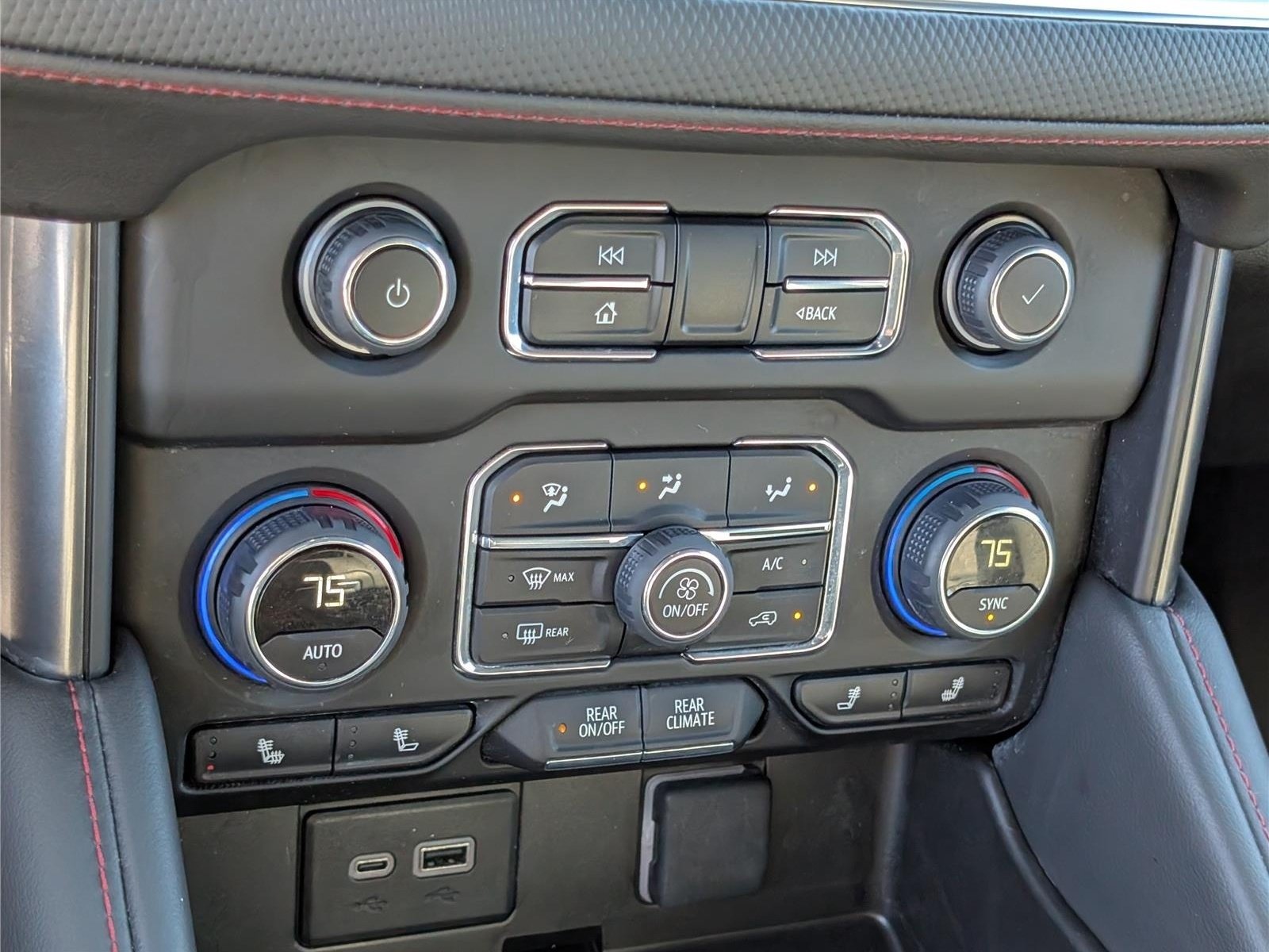 Used 2024 Chevrolet Suburban RST RWD image 31
