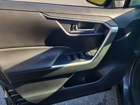 Used 2025 Toyota RAV4 XLE image 17