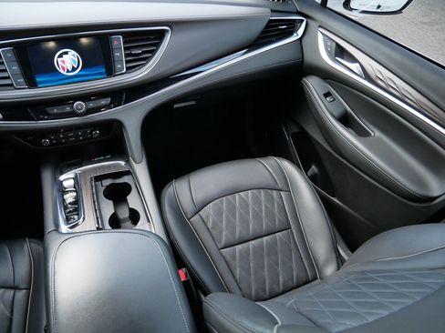 Used 2022 Buick Enclave Avenir w/ Avenir Technology Package image 11