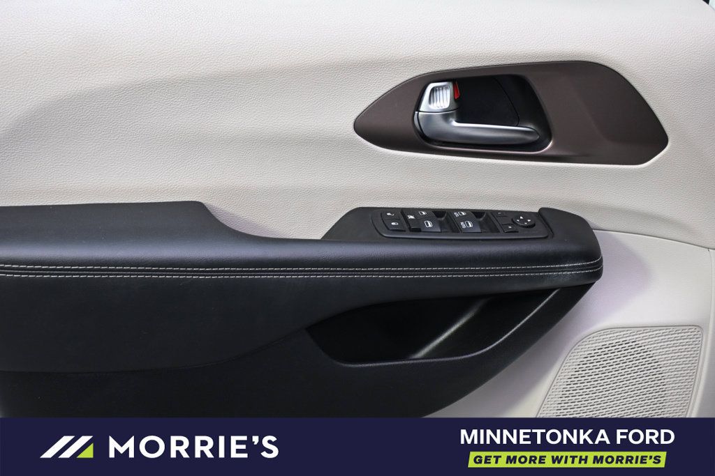 Used 2023 Chrysler Voyager LX FWD image 25