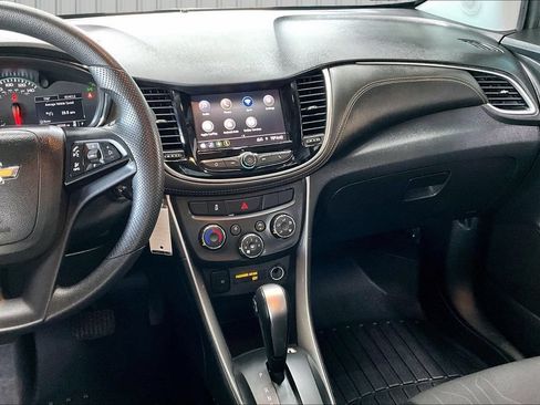 Used 2021 Chevrolet Trax LT AWD/4WD image 9