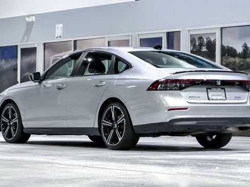 Used 2024 Honda Accord Sport image 3