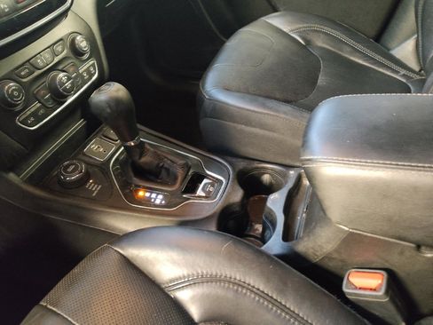 Used 2019 Jeep Cherokee Limited image 26