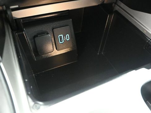 Used 2023 Ford Explorer XLT RWD image 18