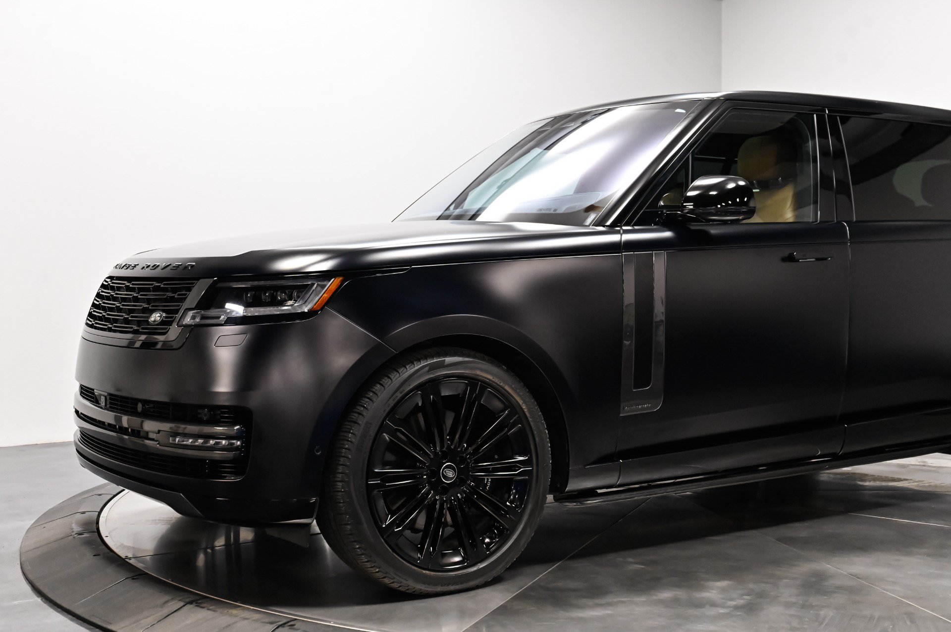 Used 2023 Land Rover Range Rover Long Wheelbase Autobiography AWD/4WD image 4